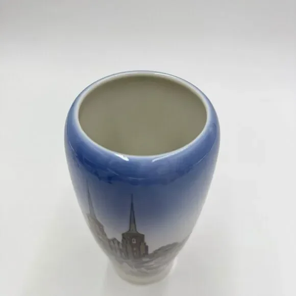Vintage Royal Copenhagen Vase #4557 Roskilde Gothic Cathedral 6 3/4 H